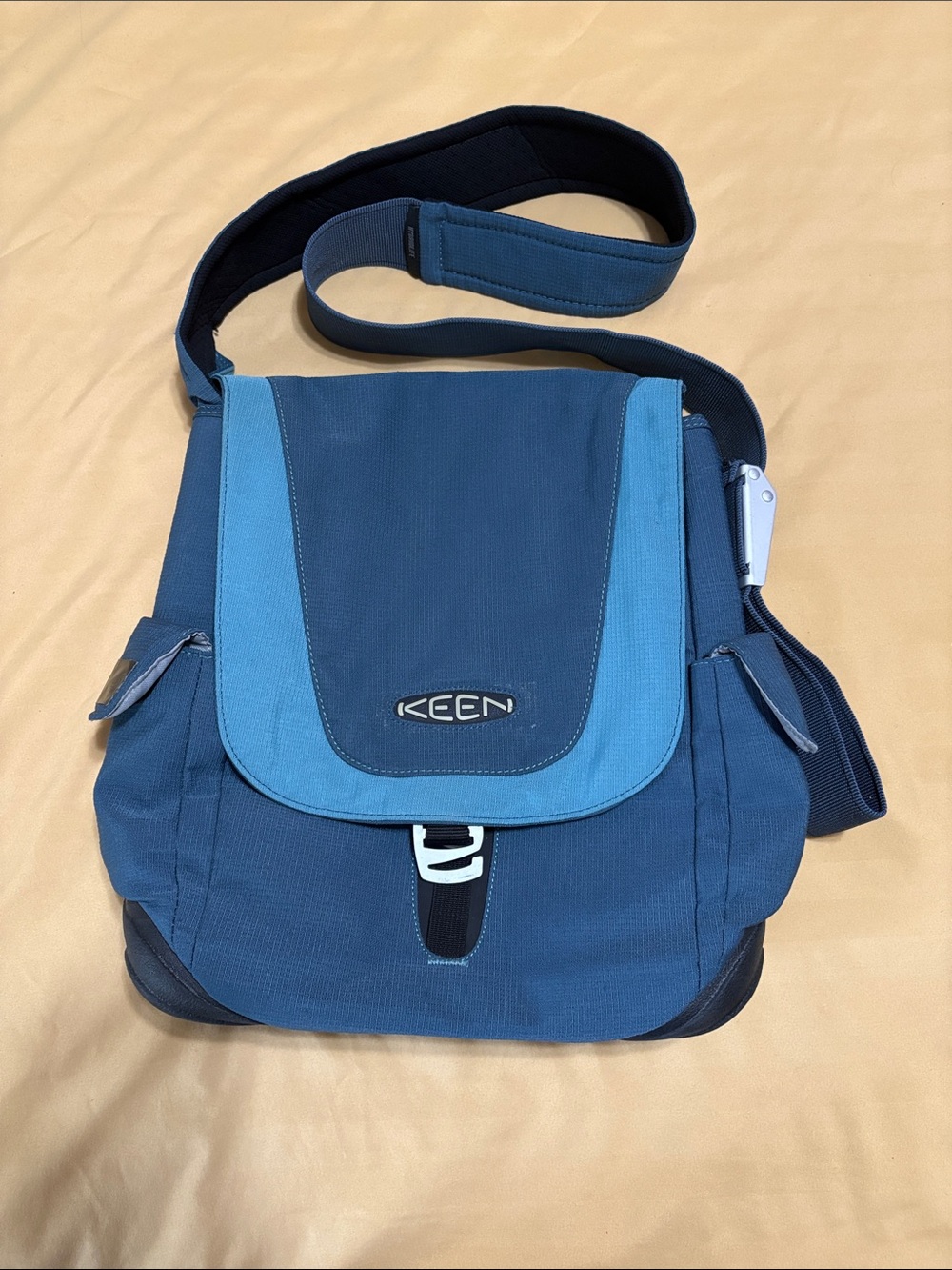 Keen Men's Two-Tone Blue Messenger Bag